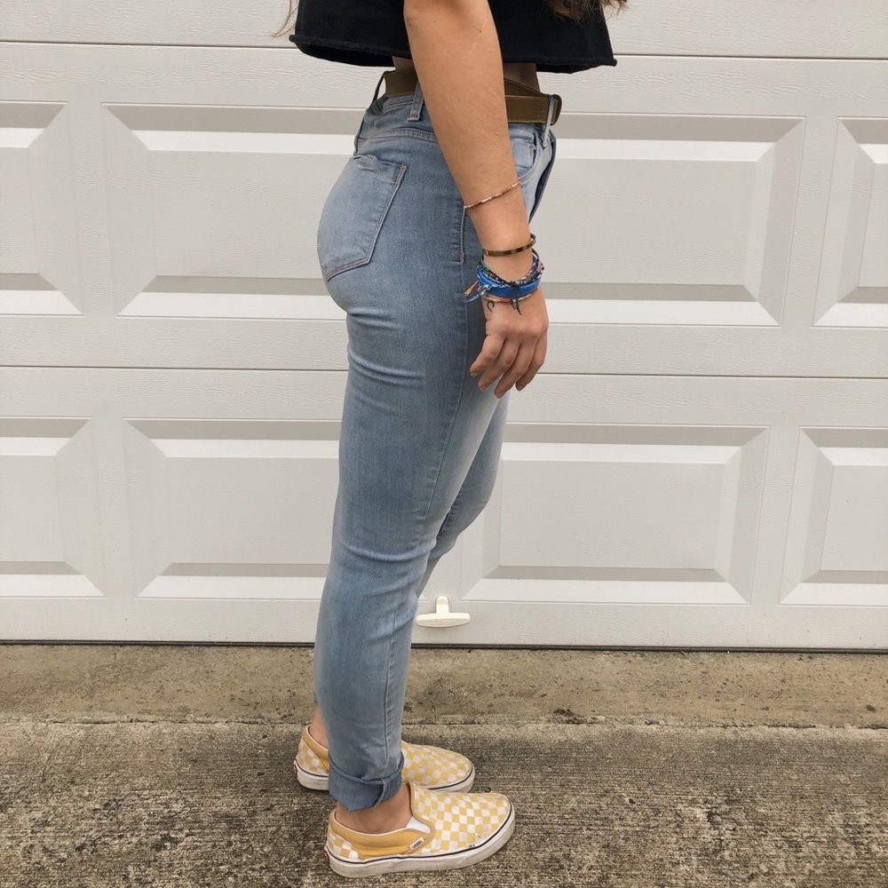 light wash stretchy jeans!!